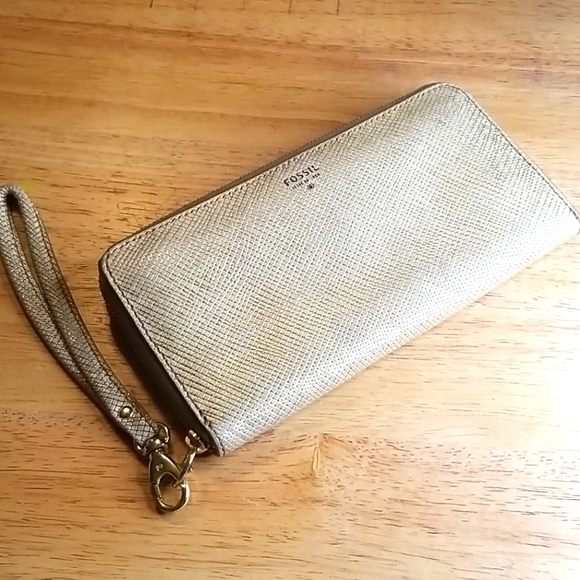 ⚡️ Fossil Wristlet Clutch - Picture 1 of 11